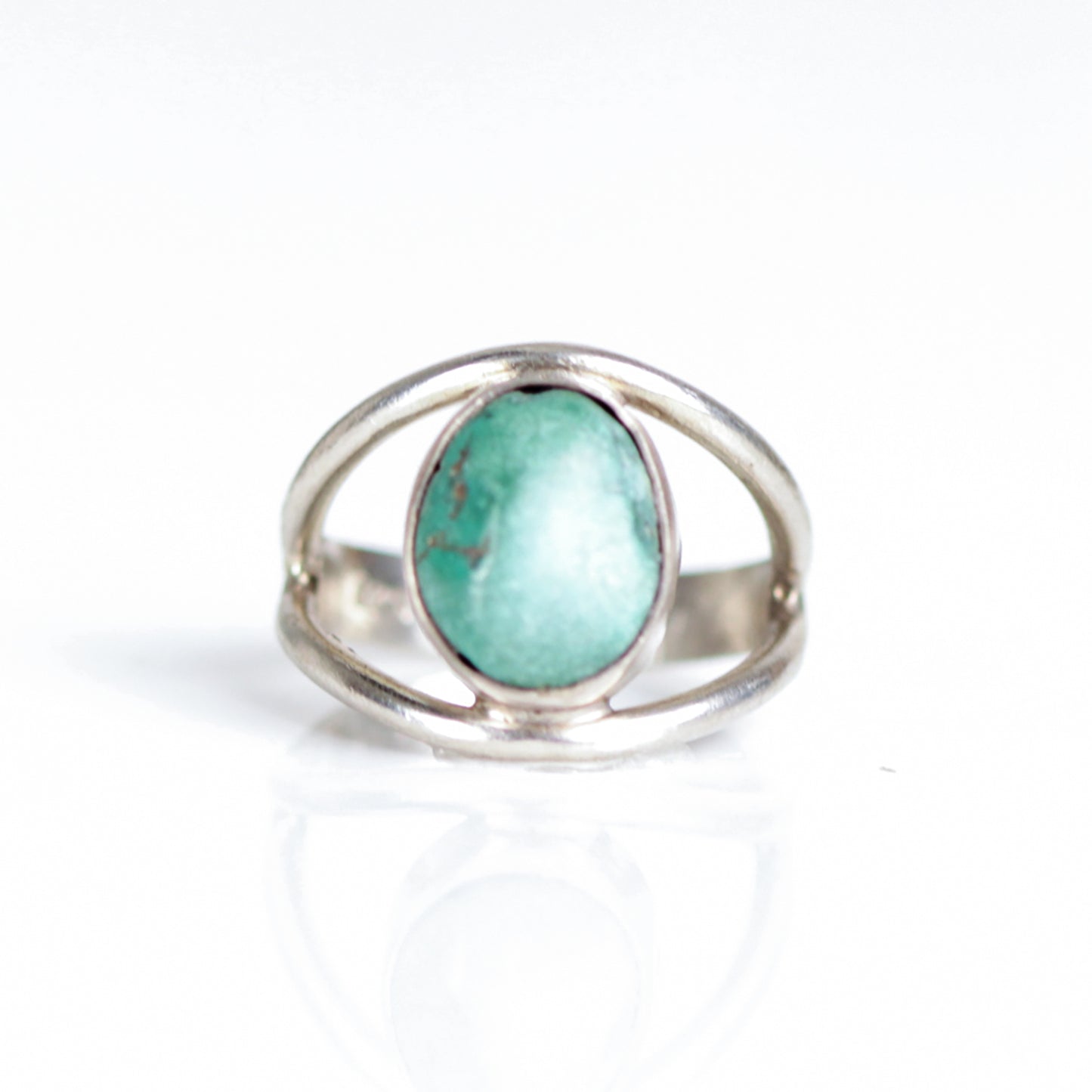 Vintage Oval Shaped Turquoise Sterling Silver Split Shank Ring