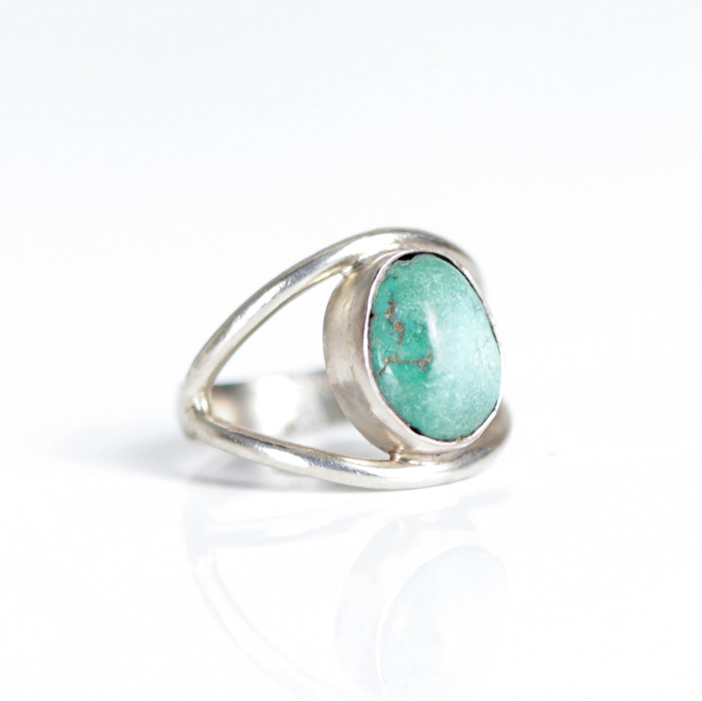 Vintage Oval Shaped Turquoise Sterling Silver Split Shank Ring