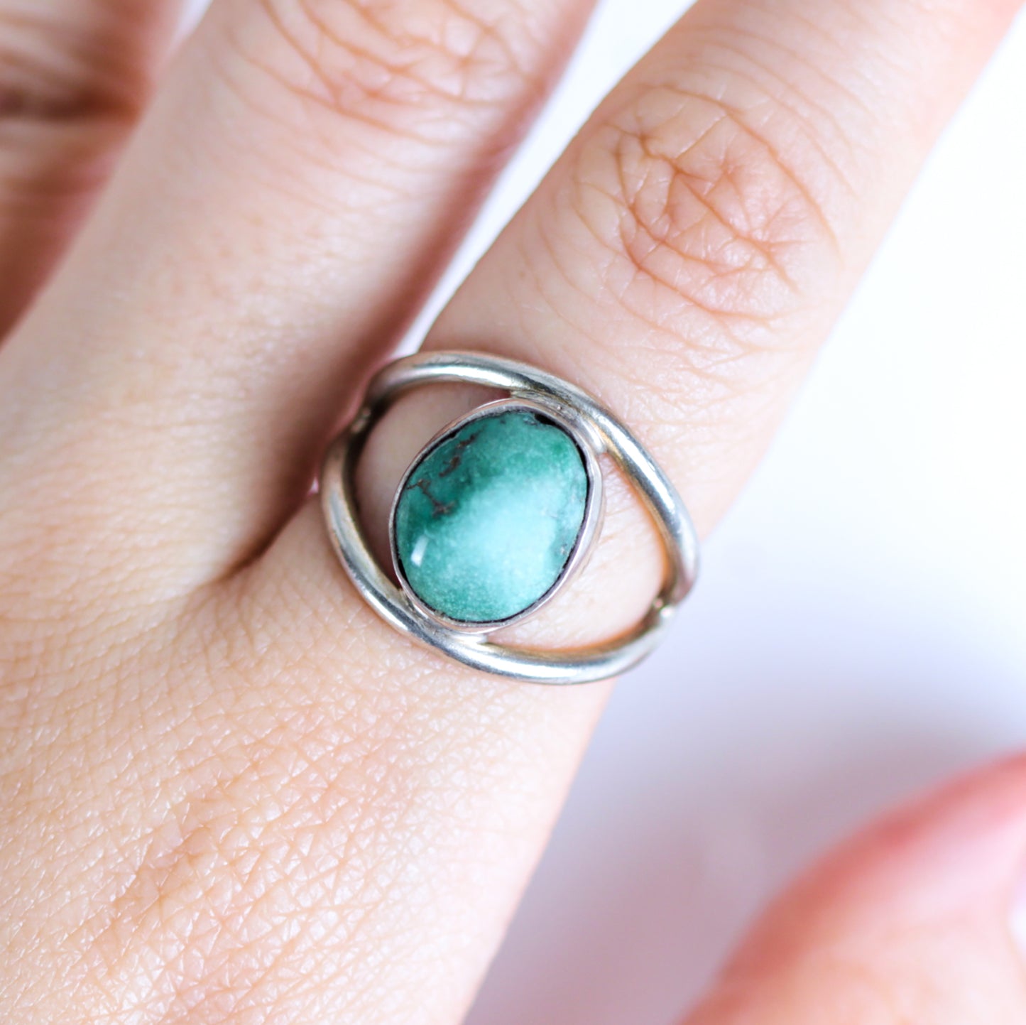 Vintage Oval Shaped Turquoise Sterling Silver Split Shank Ring